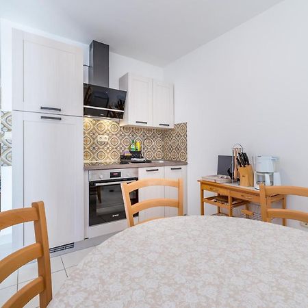 Apartments Melania & Antonia Башка Екстер'єр фото