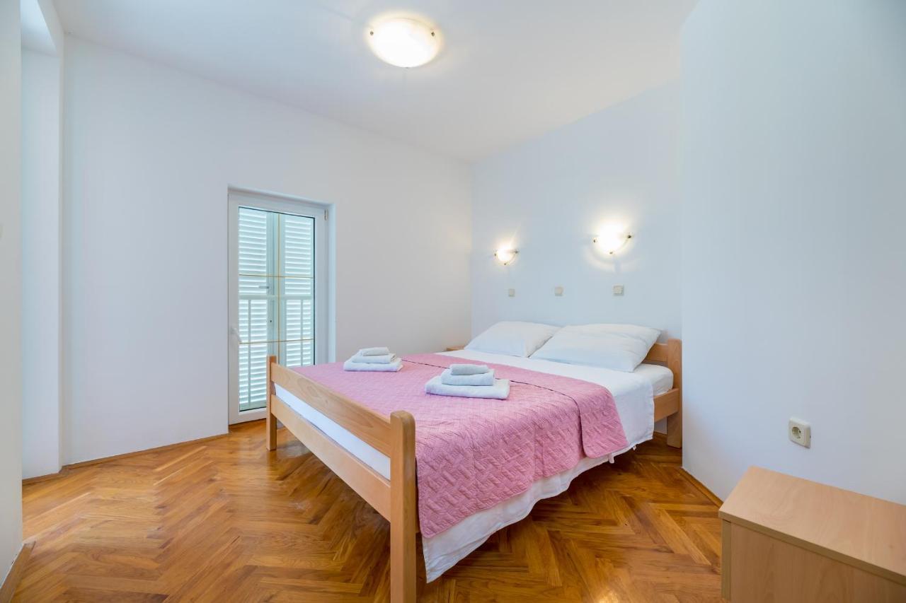 Apartments Melania & Antonia Башка Екстер'єр фото