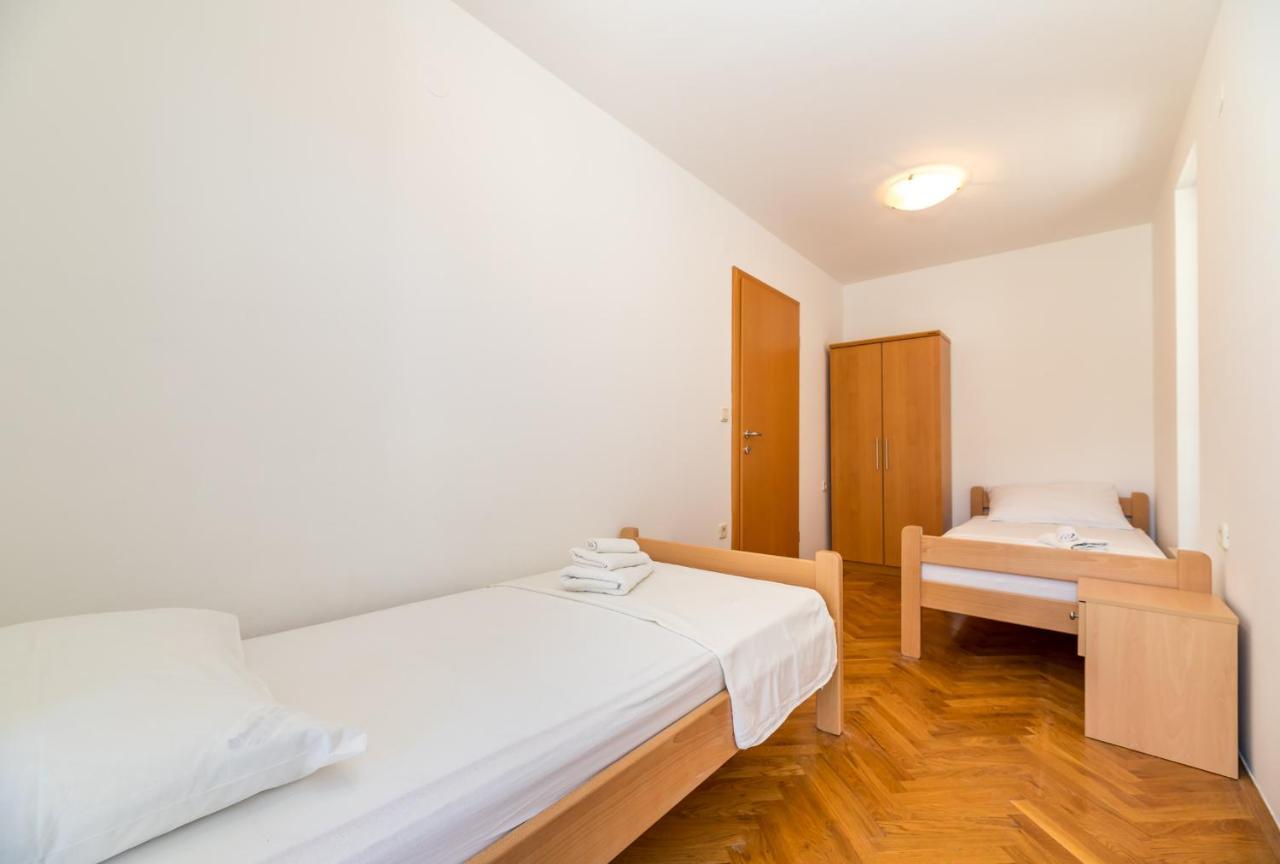 Apartments Melania & Antonia Башка Екстер'єр фото