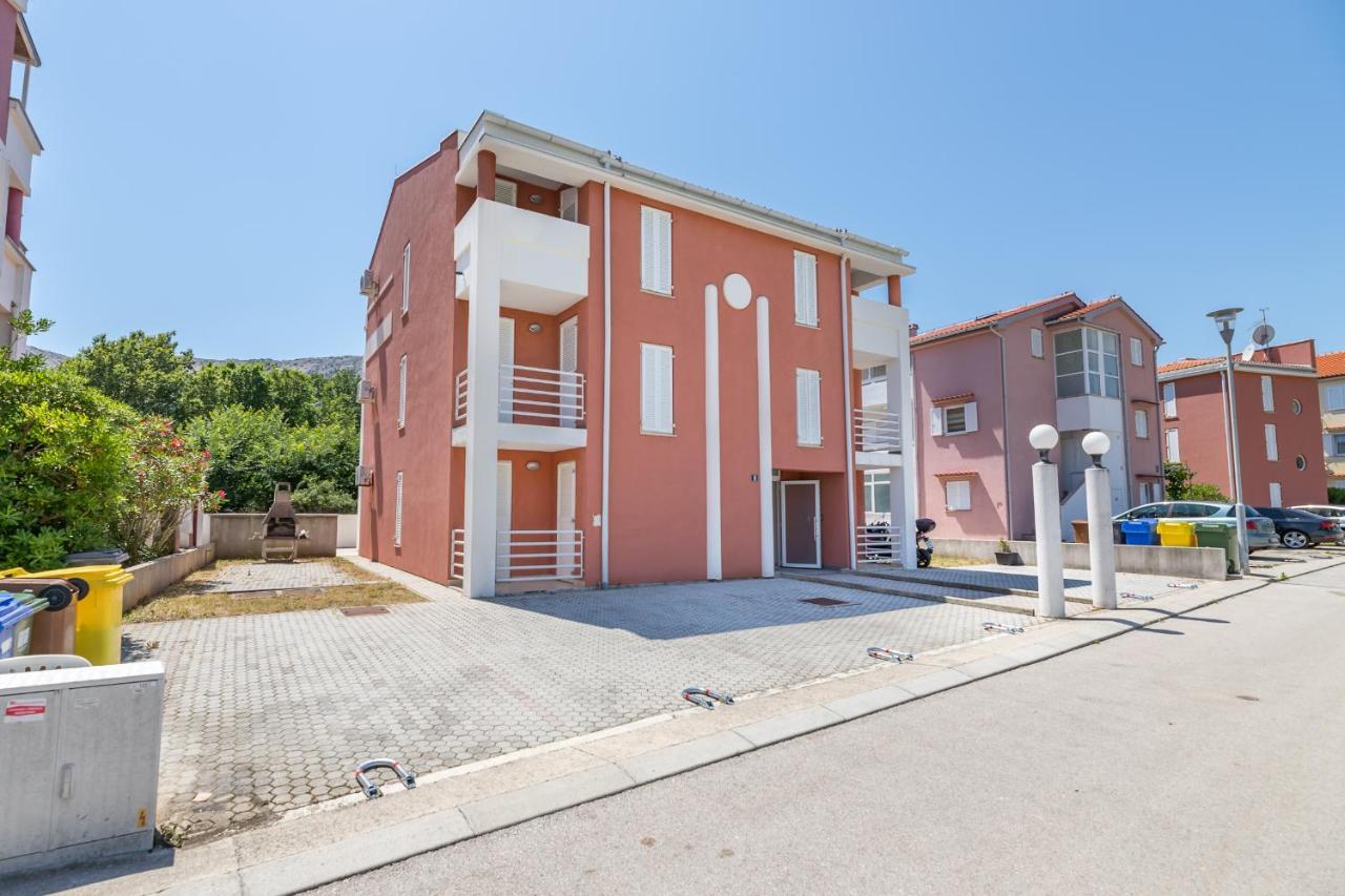 Apartments Melania & Antonia Башка Екстер'єр фото